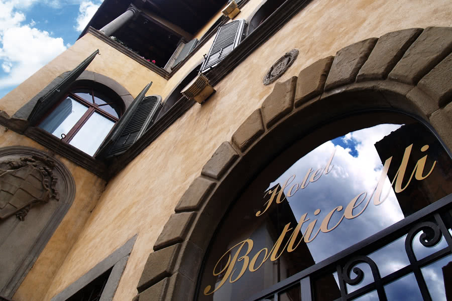 Our hotel is situated in a delightful 16th century building, a small Renaissance gem located in the historic center of Florence!