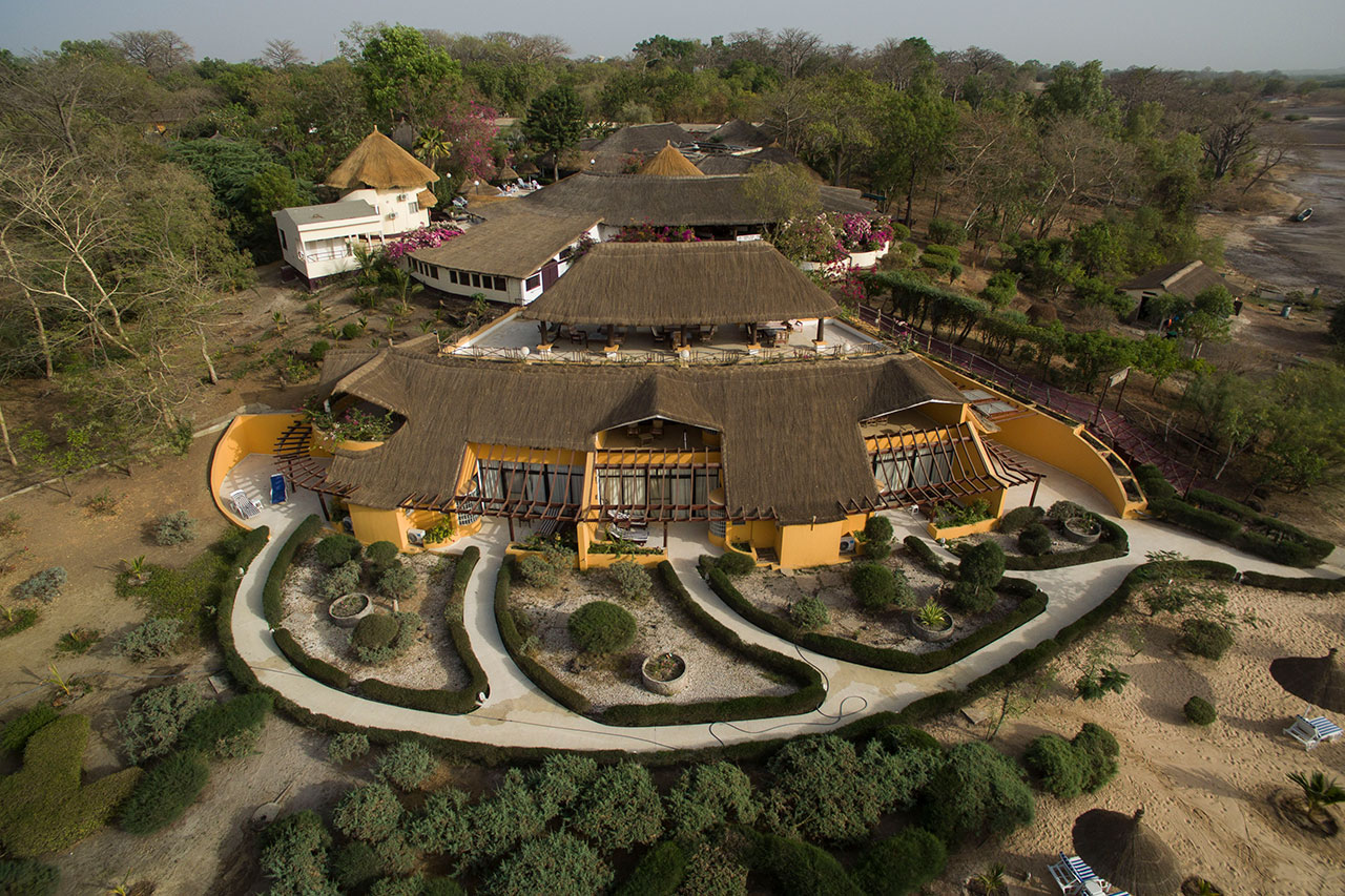 As soon as you arrive at our hotel-lodge, a breathtakingly immense and untouched landscape unfolds before your eyes