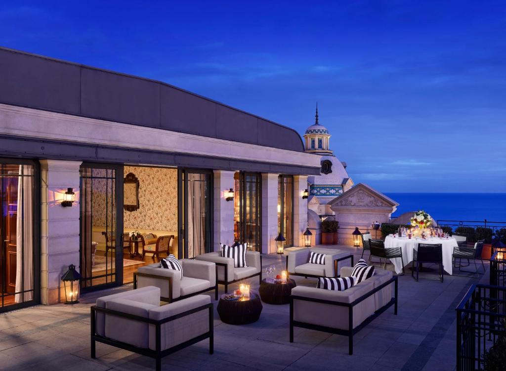 In 2004, the Hotel became a contemporary and distinguished hotel