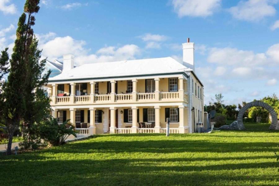 Recently renovated, this Historic Guest House offers the best in contemporary comfort allowing guest to experience one of the olde towne’s treasures