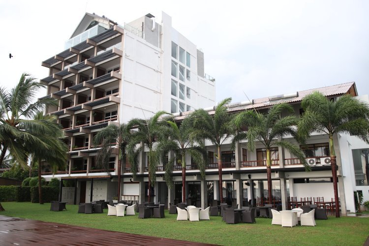 These Luxury Hotel Resorts offer a sanctuary among four-star Negombo hotels, with a natural beauty framed against the magnificent lagoon backdrop