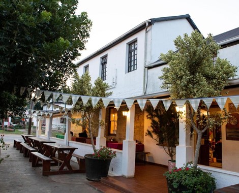 Established in 1832, This Inn is the cornerstone attraction of the frontier town of Bathurst and is a South African National Monument, as well as home to the oldest continuously licenced pub in the country