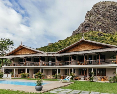 This unique property is located on the south coast, less than 100 metres in a straight line from the sea, with views and close access