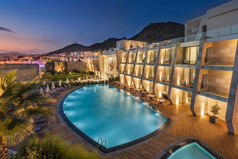 The Emerald Aegean Waters: Where Hospitality and Turkish Flair Meet