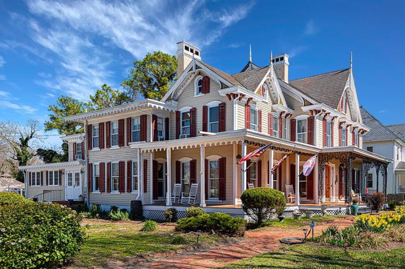 This Inn is a splendid riverfront National Register Victorian home converted into a unique bed & breakfast located in Snow Hill, Maryland