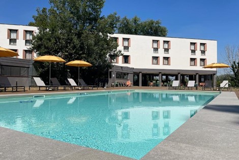 This hotel leverages on quality and its strong identity to interpret the hospitality offer on the outskirts of Milan in a totally new way