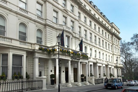 Nestled near Kensington Gardens, this Hyde Park Hotel offers an upscale eco-friendly retreat 