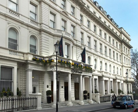 Nestled near Kensington Gardens, this Hyde Park Hotel offers an upscale eco-friendly retreat 
