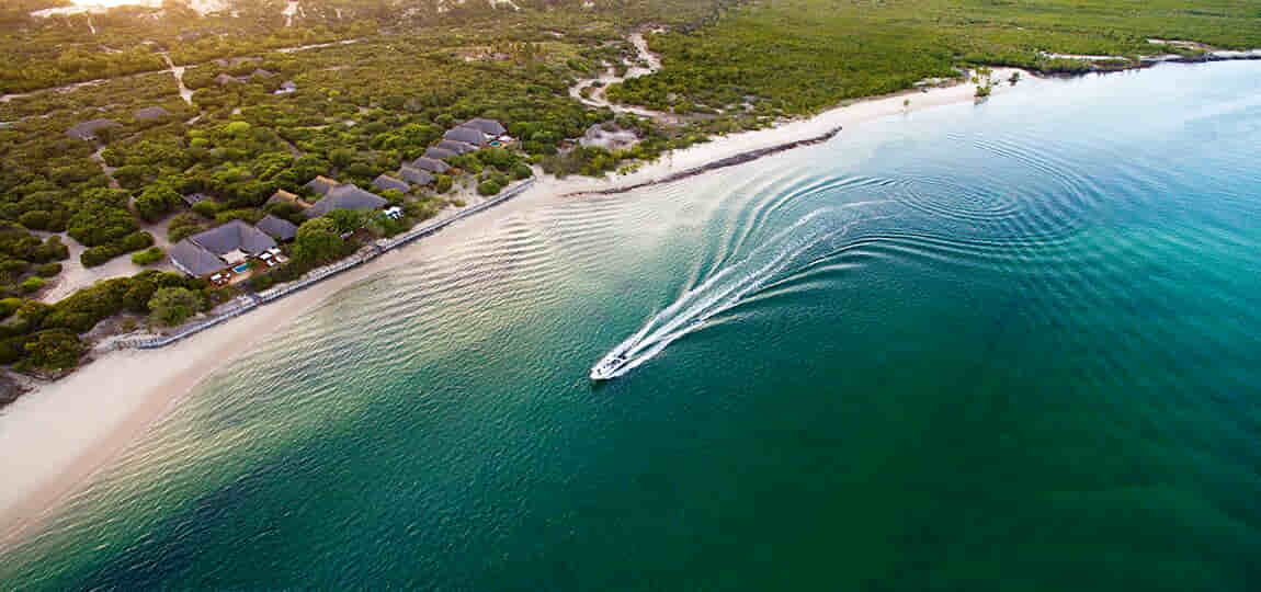 Escape to paradise and experience the blue waters and pristine shores of Mozambique at our lodge, a new eco-lodge overlooking a blue tidal lagoon that is home to a distinctive ecosystem with access to the warm Indian Ocean