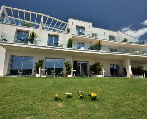 This Resort, a recently built complex, overlooks the beautiful beach of San Pietro a Mare