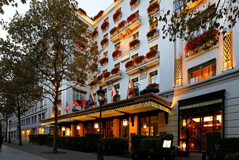 This hotel is a five-star hotel in Paris located in the immediate vicinity of the Arc de Triomphe