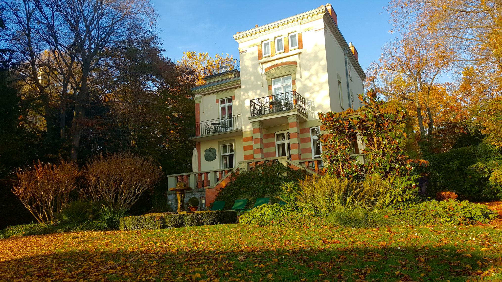 The Villa Kruger Boutique B & B is located directly on the middle of the Montreux Riviera fronted by the Lake of Geneva