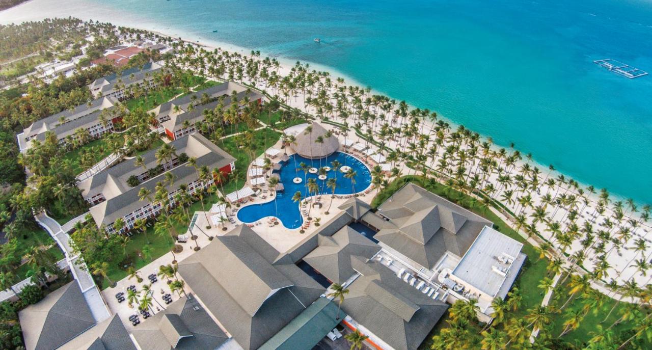 This beachfront all-inclusive Adults Only resort, features an outdoor swimming pool surrounded by coconut trees and sun loungers. The resort shares the 24-hour casino with Barceló Bavaro Palace.