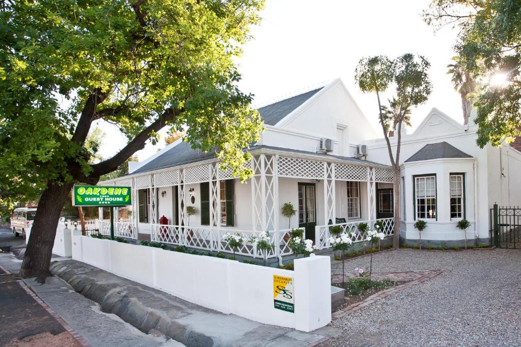 Sheltered under oak trees on the main tourist route, our Guest House is one of the oldest and finest examples of architecture from the early days in Oudtshoorn