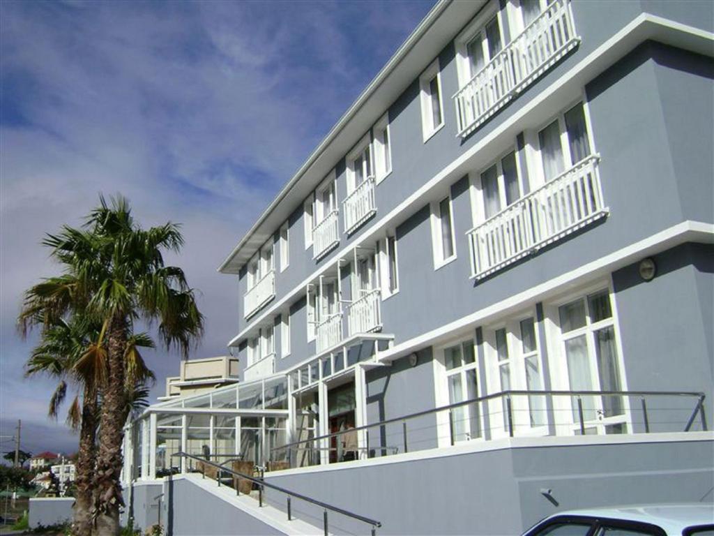 The hotel offers 26 beautifully appointed en suite rooms with breathtaking views of False Bay or the majestic Elsies Peak