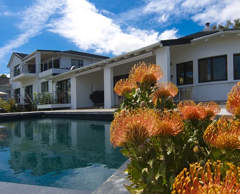A luxury guest house ideally situated in Paradise with magnificent views over the Knysna lagoon