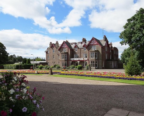 This hotel is situated in the beautiful “Britain in Bloom” award-winning village of Edzell at the foot of the Angus Glens