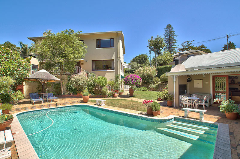 A true “home from home“ retreat, situated in the peaceful, safe and leafy suburb of Upper Kenilworth in Cape Town’s Southern Suburbs