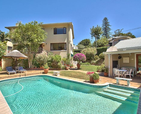 A true “home from home“ retreat, situated in the peaceful, safe and leafy suburb of Upper Kenilworth in Cape Town’s Southern Suburbs