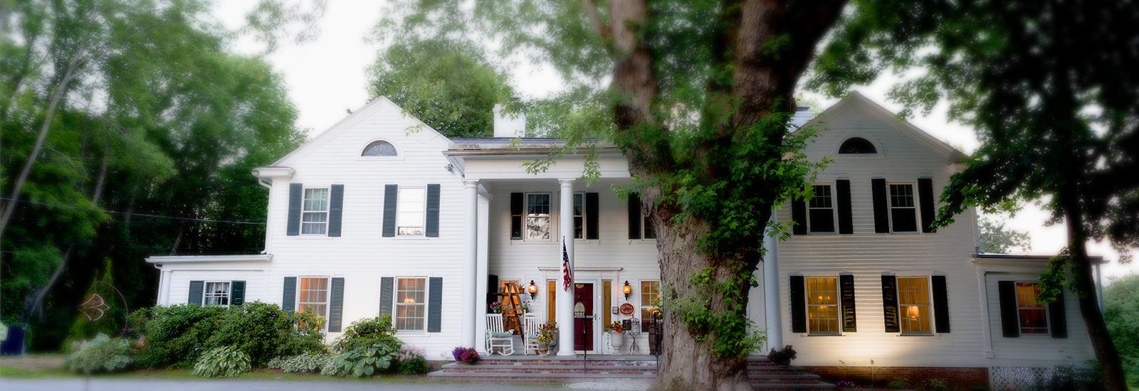 What makes for a great Stockbridge Bed and Breakfast? Is it a combination of wonderful guests and gracious staff? A place with magical surroundings that delivers delicious food and luxurious rooms? 