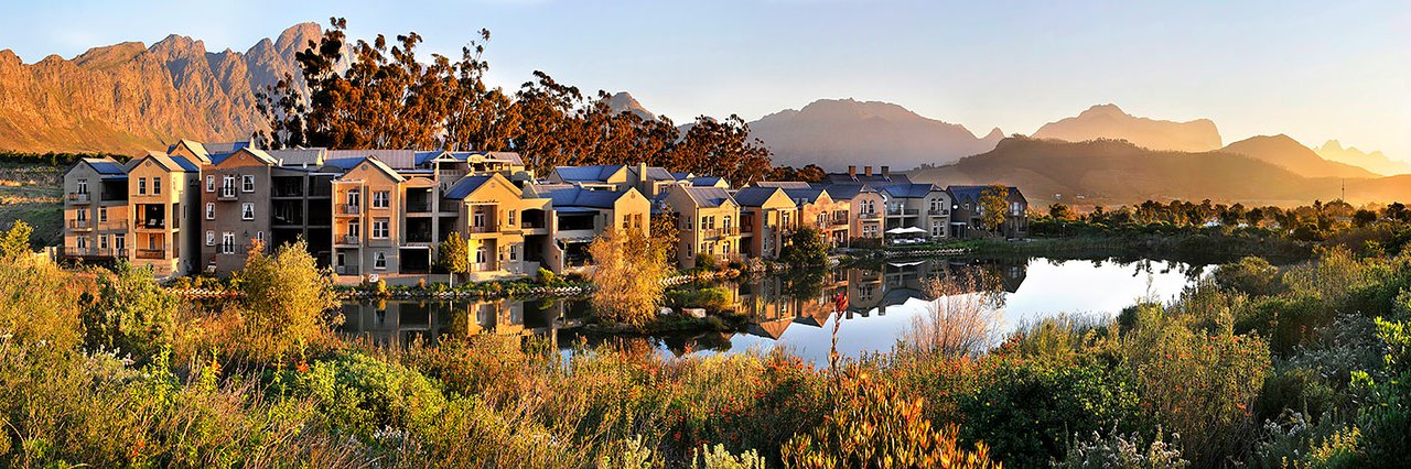 On the slopes of the prestigious Fransche Hoek Estate is a haven like no other, shaped by the natural embrace of spectacular mountain ranges